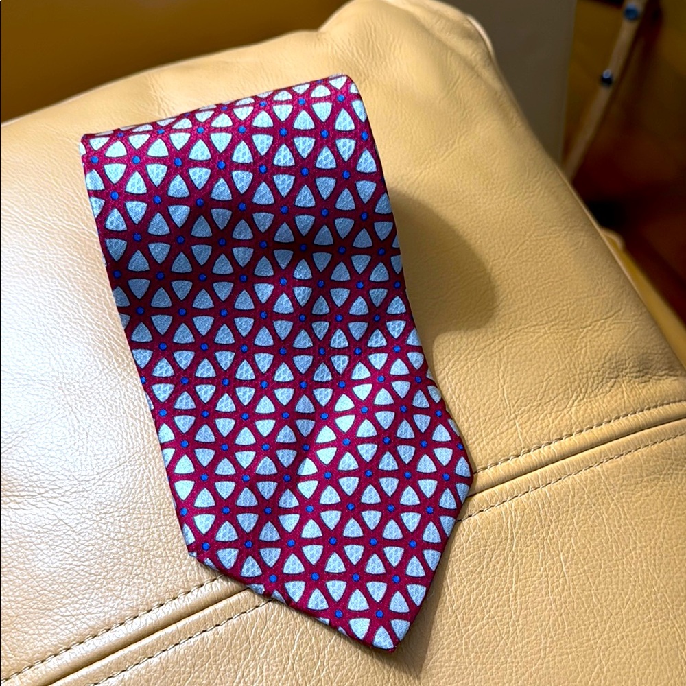 Turquoise Box 265.  Geoffrey Beene Stylish Geometric Patterned Silk Neck Tie